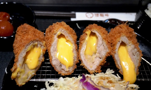 福勝亭((遠雄購物中心))：平價豬排：福勝亭(汐止遠雄購物中心店)- 黃金起司豬排捲