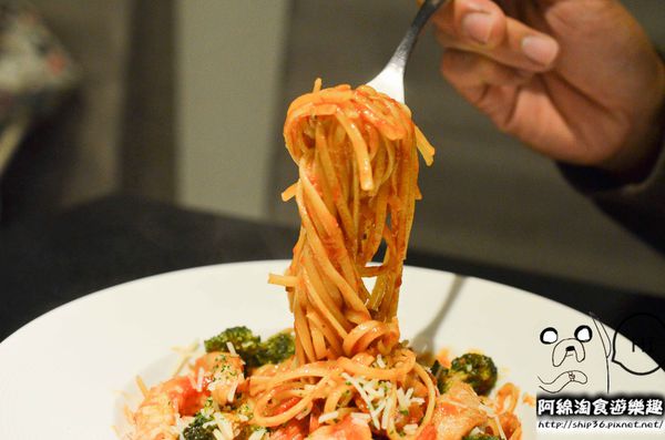 【台北義式】【北捷市政府站】Hack Bistro哈克廚房-烤薄餅美味指數破表．松菸美食/義大利麵/信義區