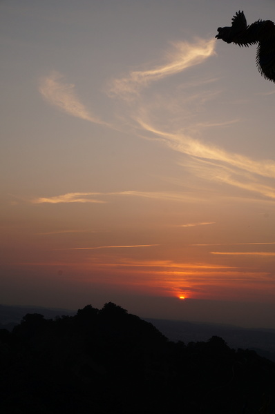 雲洞宮：[苗栗頭屋] 雲洞宮 - 遠山層巒. 賞夕陽絕佳地點!