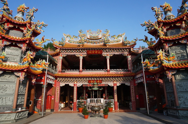 雲洞宮：[苗栗頭屋] 雲洞宮 - 遠山層巒. 賞夕陽絕佳地點!