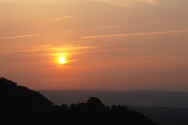 雲洞宮：[苗栗頭屋] 雲洞宮 - 遠山層巒. 賞夕陽絕佳地點!
