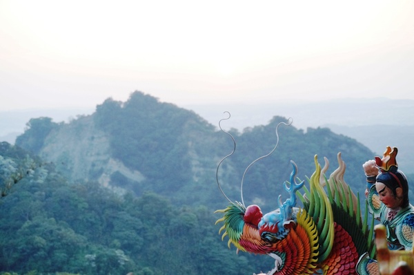 雲洞宮：[苗栗頭屋] 雲洞宮 - 遠山層巒. 賞夕陽絕佳地點!