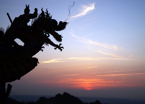 雲洞宮：[苗栗頭屋] 雲洞宮 - 遠山層巒. 賞夕陽絕佳地點!