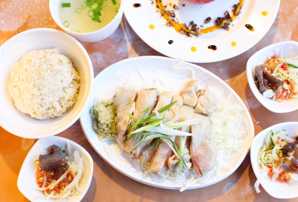 澳客食堂：多國美食都在高雄愛河澳客食堂~