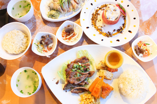 澳客食堂：多國美食都在高雄愛河澳客食堂~