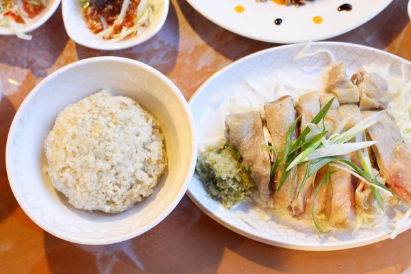 澳客食堂：多國美食都在高雄愛河澳客食堂~