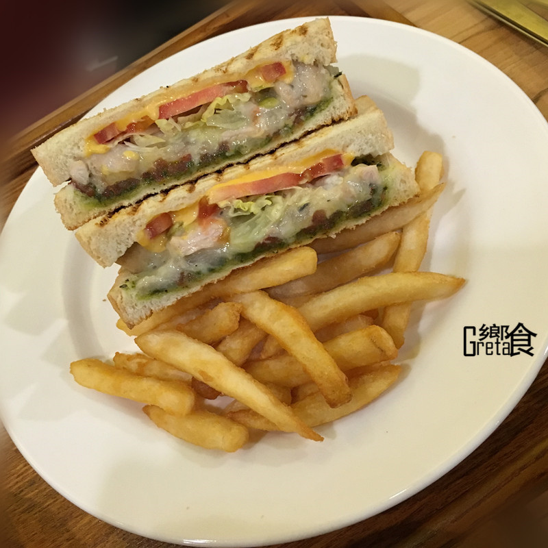 熱壓青醬雞肉吐司