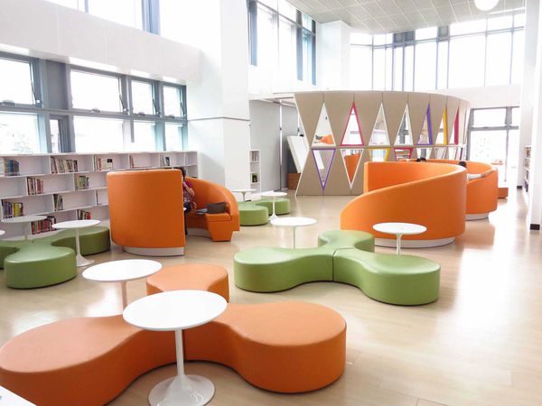 【新北市板橋圖書館】新北市立圖書館-24小時通宵夜貓子好去處-亞東醫院捷運站3號出口-地址貴興路愛買正對面