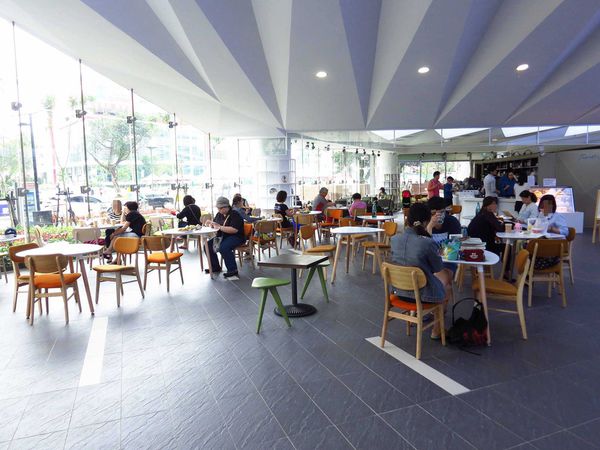 【新北市板橋圖書館】新北市立圖書館-24小時通宵夜貓子好去處-亞東醫院捷運站3號出口-地址貴興路愛買正對面