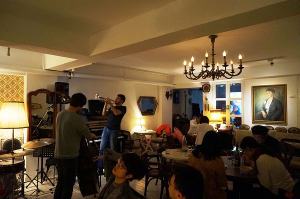 勿忘我咖啡小館：[中正紀念堂] 勿忘我咖啡小館 : 德國牛肉麵與爵士樂的美好邂逅