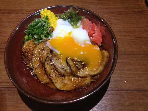 羽笠食事處：[ 食記 ] 台中 / 羽笠食事處-隨便點都好吃，我心目中最強叉燒在這裡!