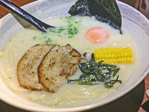 羽笠食事處：[ 食記 ] 台中 / 羽笠食事處-隨便點都好吃，我心目中最強叉燒在這裡!