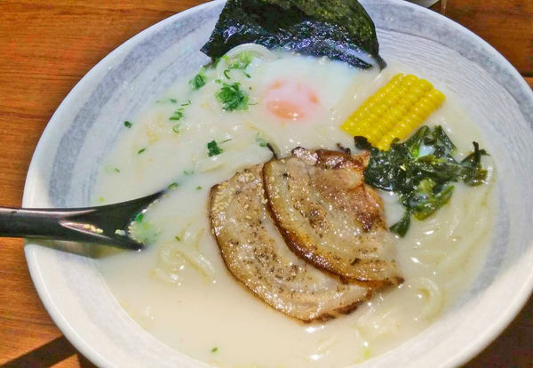 羽笠食事處：[ 食記 ] 台中 / 羽笠食事處-隨便點都好吃，我心目中最強叉燒在這裡!