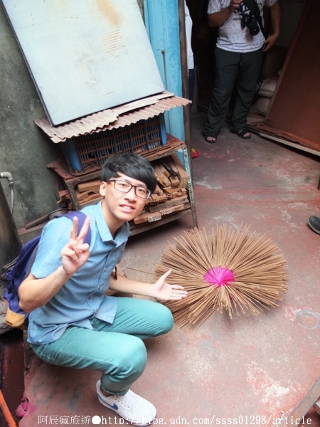 吳萬春香舖:【旅行遊記。台南中西區】吳萬春香舖。中藥材配方 日照曝曬 紅紙包裝 百年信譽古法傳承