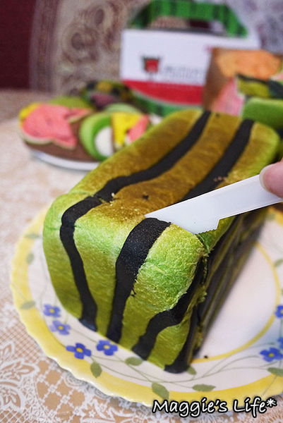 幾米烘焙手創坊:宜蘭礁溪美食【幾米烘焙手創坊】哇!西瓜家族大集合◆創意新產品~童趣巧克力蛋糕西瓜吐司、草莓蛋糕彩虹吐司、西瓜禮盒