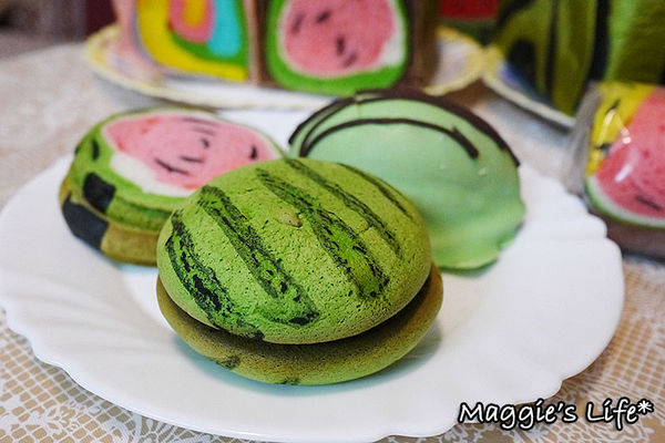 幾米烘焙手創坊:宜蘭礁溪美食【幾米烘焙手創坊】哇!西瓜家族大集合◆創意新產品~童趣巧克力蛋糕西瓜吐司、草莓蛋糕彩虹吐司、西瓜禮盒