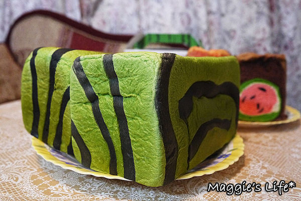 幾米烘焙手創坊:宜蘭礁溪美食【幾米烘焙手創坊】哇!西瓜家族大集合◆創意新產品~童趣巧克力蛋糕西瓜吐司、草莓蛋糕彩虹吐司、西瓜禮盒