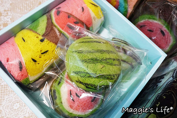 幾米烘焙手創坊:宜蘭礁溪美食【幾米烘焙手創坊】哇!西瓜家族大集合◆創意新產品~童趣巧克力蛋糕西瓜吐司、草莓蛋糕彩虹吐司、西瓜禮盒