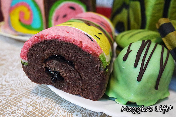 幾米烘焙手創坊:宜蘭礁溪美食【幾米烘焙手創坊】哇!西瓜家族大集合◆創意新產品~童趣巧克力蛋糕西瓜吐司、草莓蛋糕彩虹吐司、西瓜禮盒