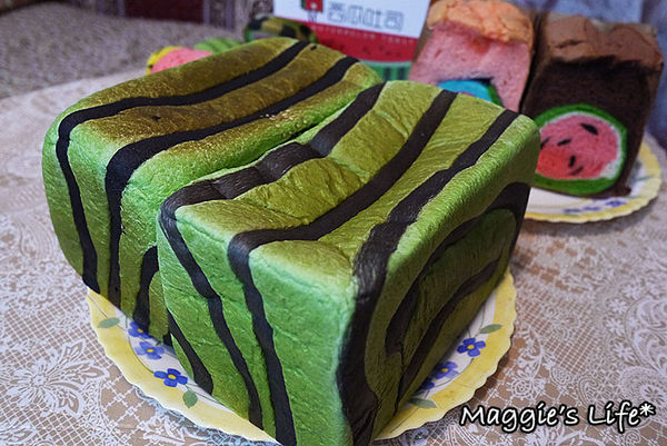 幾米烘焙手創坊:宜蘭礁溪美食【幾米烘焙手創坊】哇!西瓜家族大集合◆創意新產品~童趣巧克力蛋糕西瓜吐司、草莓蛋糕彩虹吐司、西瓜禮盒