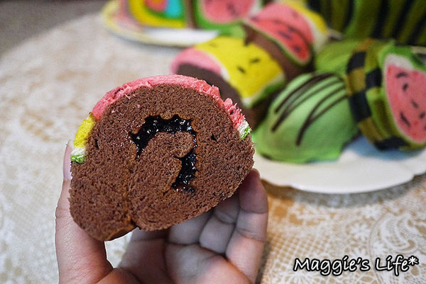 幾米烘焙手創坊:宜蘭礁溪美食【幾米烘焙手創坊】哇!西瓜家族大集合◆創意新產品~童趣巧克力蛋糕西瓜吐司、草莓蛋糕彩虹吐司、西瓜禮盒