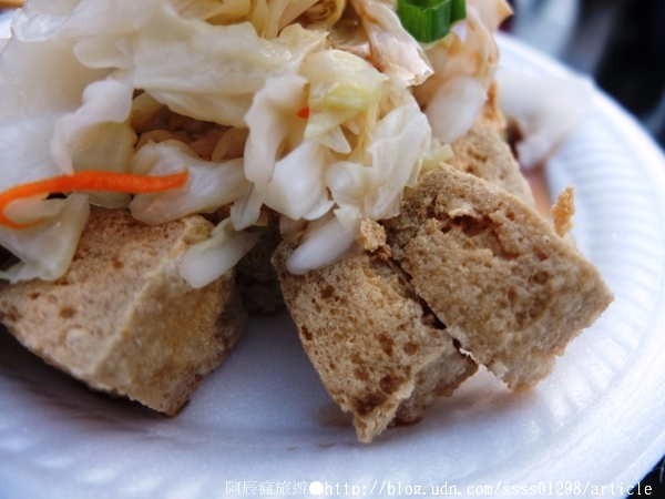 福來伯臭豆腐:【美食特搜。台南中西區】福來伯臭豆腐。無招牌臭豆腐攤 陪伴台南40年的老舊攤車