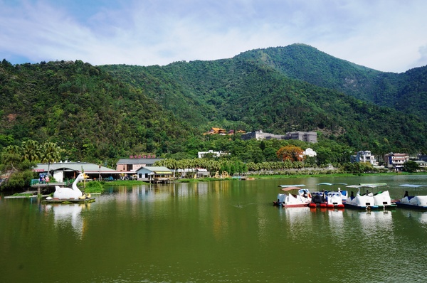 埔里農會酒莊：鯉魚潭賞景 vs 埔里農會酒莊 - 紹興米糕枝仔冰