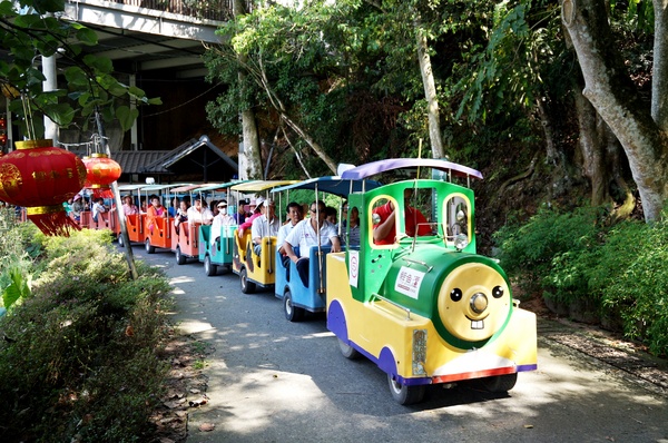 埔里農會酒莊：鯉魚潭賞景 vs 埔里農會酒莊 - 紹興米糕枝仔冰