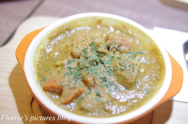 門司燒咖哩：台北大安區美食(國父紀念館捷運站)~門司燒咖哩(門司燒きカレー)~咖哩好吃 又能用販賣機點餐，超特別的店家！