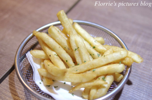 門司燒咖哩：台北大安區美食(國父紀念館捷運站)~門司燒咖哩(門司燒きカレー)~咖哩好吃 又能用販賣機點餐，超特別的店家！