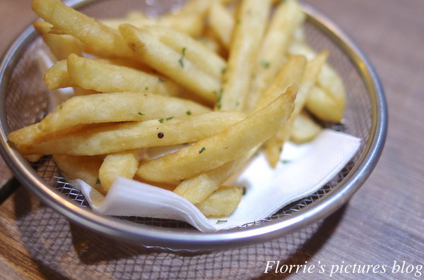 門司燒咖哩：台北大安區美食(國父紀念館捷運站)~門司燒咖哩(門司燒きカレー)~咖哩好吃 又能用販賣機點餐，超特別的店家！