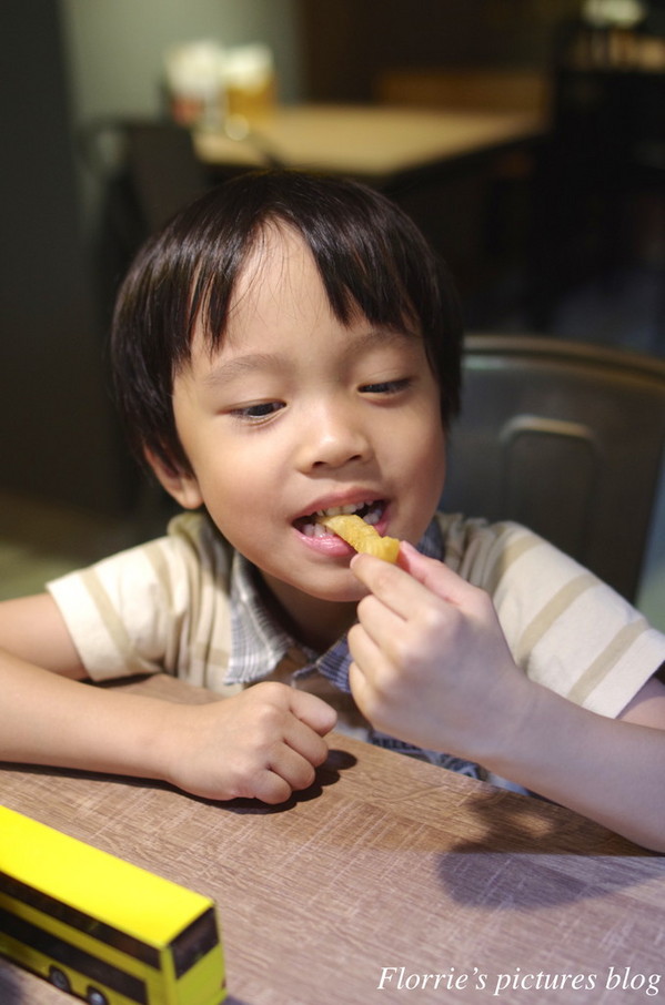 門司燒咖哩：台北大安區美食(國父紀念館捷運站)~門司燒咖哩(門司燒きカレー)~咖哩好吃 又能用販賣機點餐，超特別的店家！