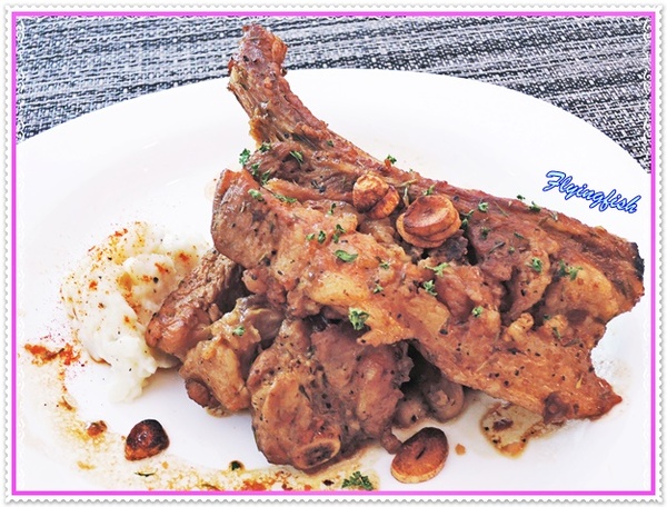 Patella 鍋子餐廳： ✜ 令人驚艷滴復古工業風美味地中海料理 - 台中「Patella 鍋子餐廳」+ 同場加映 :「日出(綠園道分店)」伴手禮 (◕‿◕)♥