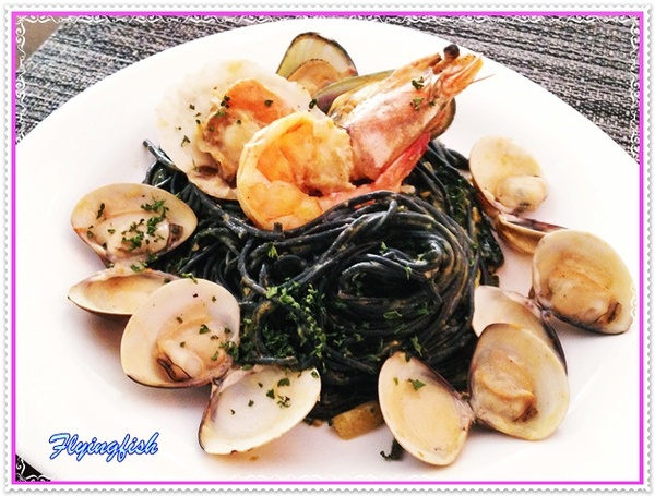 Patella 鍋子餐廳： ✜ 令人驚艷滴復古工業風美味地中海料理 - 台中「Patella 鍋子餐廳」+ 同場加映 :「日出(綠園道分店)」伴手禮 (◕‿◕)♥