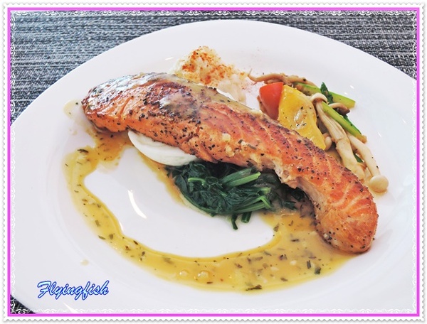 Patella 鍋子餐廳： ✜ 令人驚艷滴復古工業風美味地中海料理 - 台中「Patella 鍋子餐廳」+ 同場加映 :「日出(綠園道分店)」伴手禮 (◕‿◕)♥