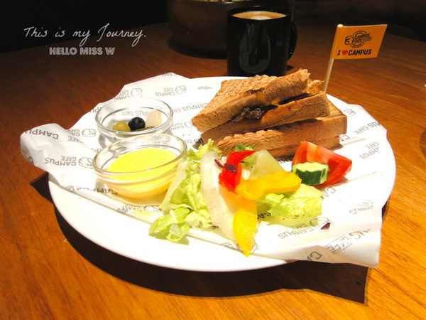 Campus Cafe(內湖店):【Campus Cafe 內湖店】移植美國校園風 份量美味都無敵滿分的人氣店 木碗沙拉 明太子海鮮扁麵