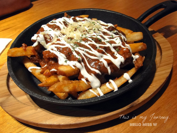 Campus Cafe(內湖店):【Campus Cafe 內湖店】移植美國校園風 份量美味都無敵滿分的人氣店 木碗沙拉 明太子海鮮扁麵