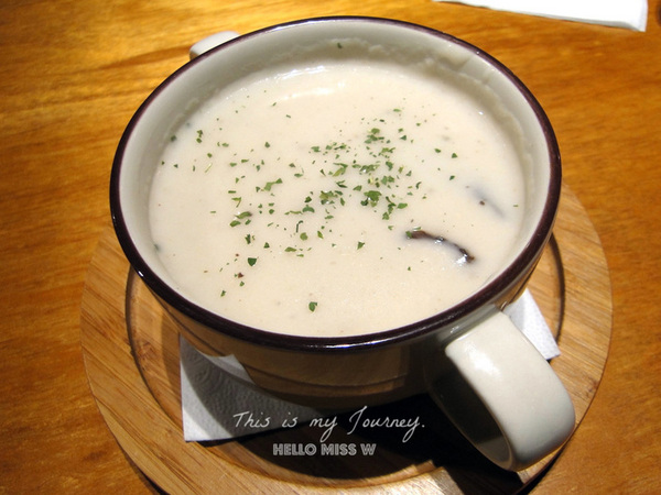 Campus Cafe(內湖店):【Campus Cafe 內湖店】移植美國校園風 份量美味都無敵滿分的人氣店 木碗沙拉 明太子海鮮扁麵