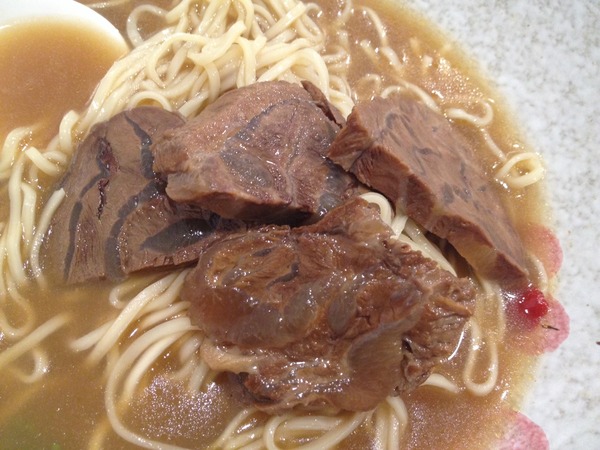 甘老味健康牛肉麵:<小吃>甘老味健康牛肉麵-燉煮到恰到好處的腱子肉,還有超值餛飩湯