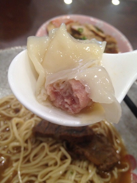 甘老味健康牛肉麵:<小吃>甘老味健康牛肉麵-燉煮到恰到好處的腱子肉,還有超值餛飩湯