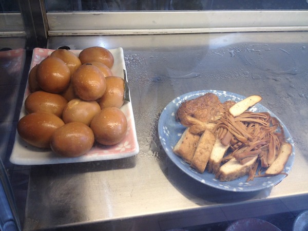 甘老味健康牛肉麵:<小吃>甘老味健康牛肉麵-燉煮到恰到好處的腱子肉,還有超值餛飩湯