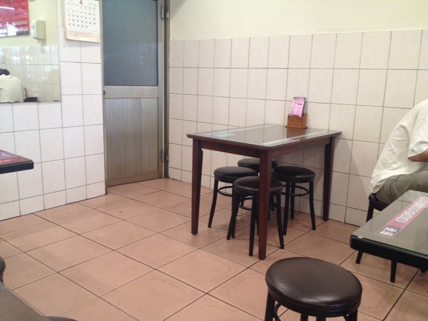 甘老味健康牛肉麵:<小吃>甘老味健康牛肉麵-燉煮到恰到好處的腱子肉,還有超值餛飩湯