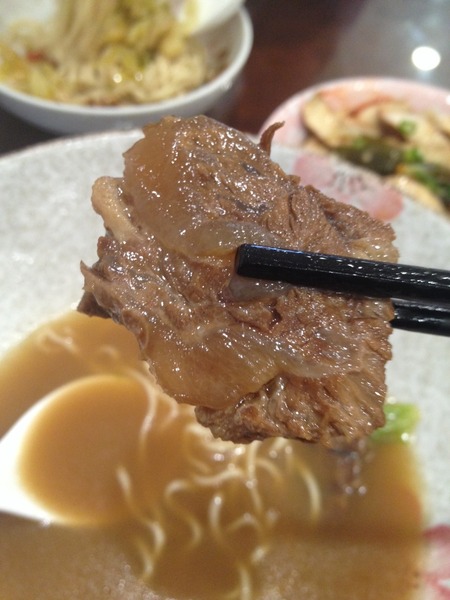 甘老味健康牛肉麵:<小吃>甘老味健康牛肉麵-燉煮到恰到好處的腱子肉,還有超值餛飩湯