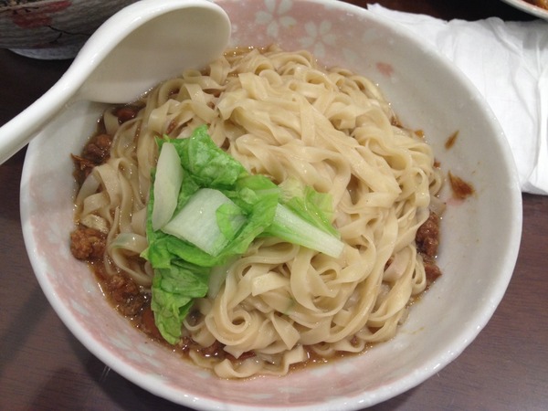 甘老味健康牛肉麵:<小吃>甘老味健康牛肉麵-燉煮到恰到好處的腱子肉,還有超值餛飩湯