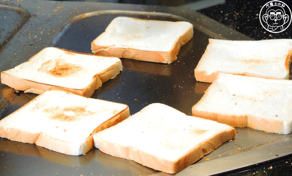 扶旺號鐵板燒土司(復興店):呷飽祙【台北大安・扶旺號 鐵板土司 紅茶牛乳】創意台菜風土司