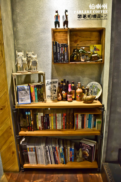 Parlare coffee 怕喇咧咖啡: 高雄 鳳山區.工業風格裡有可愛小熊出沒 立體拉花 Parlare coffee 怕喇咧咖啡