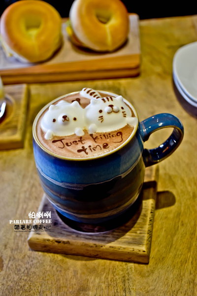 Parlare coffee 怕喇咧咖啡: 高雄 鳳山區.工業風格裡有可愛小熊出沒 立體拉花 Parlare coffee 怕喇咧咖啡