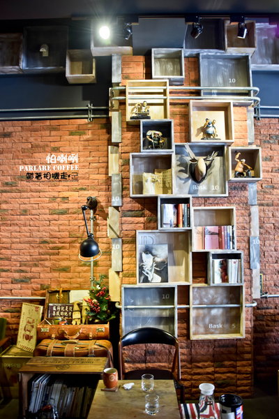 Parlare coffee 怕喇咧咖啡: 高雄 鳳山區.工業風格裡有可愛小熊出沒 立體拉花 Parlare coffee 怕喇咧咖啡