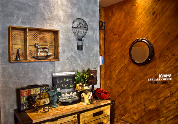 Parlare coffee 怕喇咧咖啡: 高雄 鳳山區.工業風格裡有可愛小熊出沒 立體拉花 Parlare coffee 怕喇咧咖啡