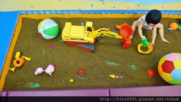 朵喵喵廚房:體驗-淡水早午餐首選-朵喵喵親子餐廳.內含有決明子沙坑喔!!!